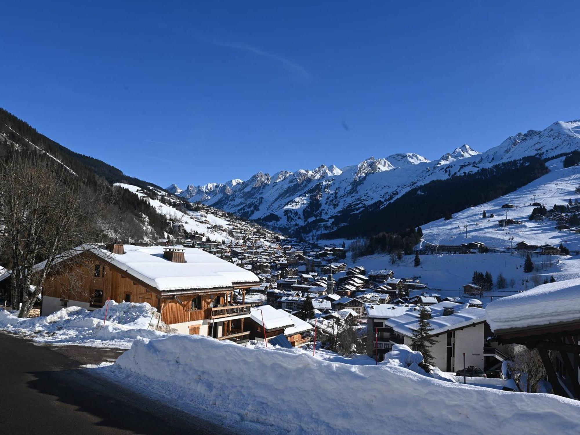 Appartement 2 Chambres Proche Pistes Avec Balcon Et Parking - Fr-1-459-181 La Clusaz Kültér fotó